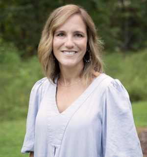 아만다 캘훈, 전무 이사 겸 FEAT 공동 창립자