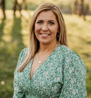 메리 베스 마스터스, 30 경력 10년 이상의 헌신적인 교육자